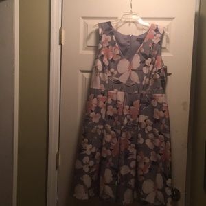 Lane Bryant size 18 gray floral dress w/v-neck.